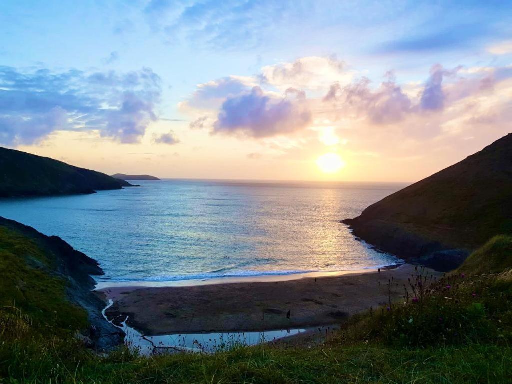 Wild Coastal Retreat At Troed Y Rhiw Aberporth, West Wales Villa Exterior foto