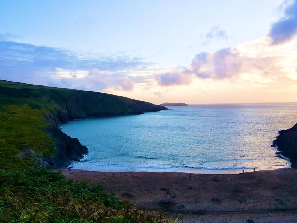 Wild Coastal Retreat At Troed Y Rhiw Aberporth, West Wales Villa Exterior foto