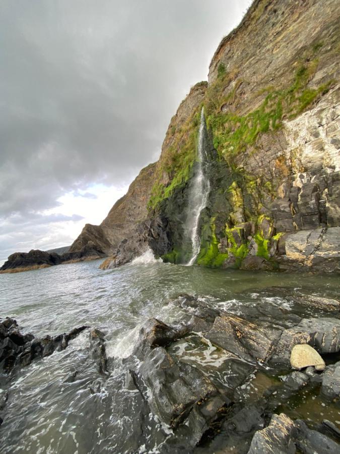 Wild Coastal Retreat At Troed Y Rhiw Aberporth, West Wales Villa Exterior foto